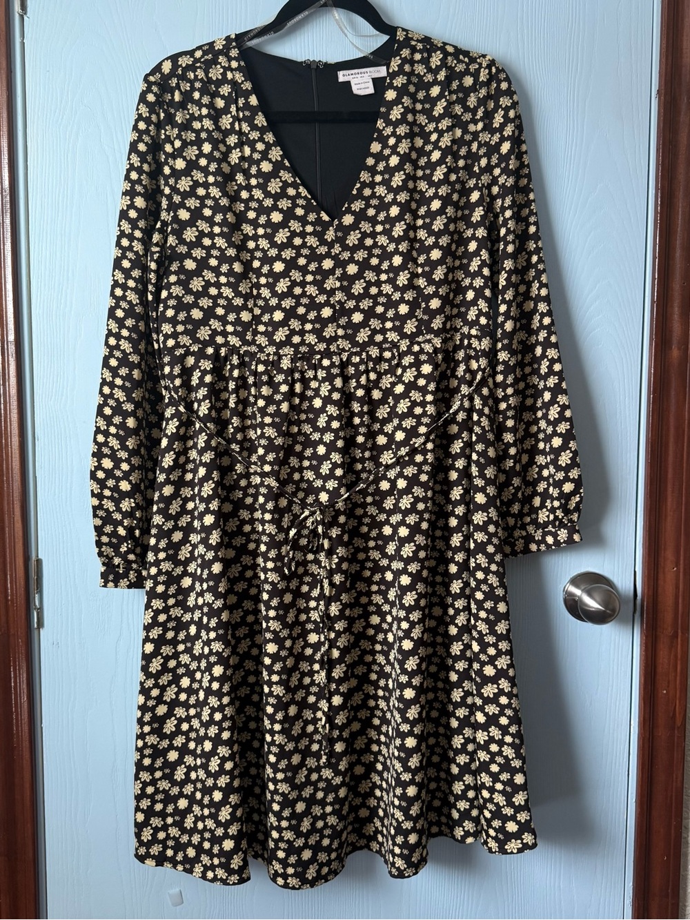 Glamorous Brown Long Sleeve V-Neck Dress with Cream Daisy Print